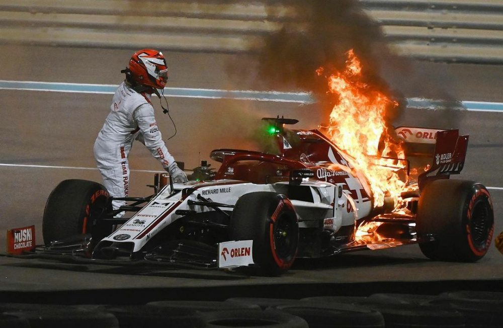 Problemas en Alfa Romeo, el motor Raikkonen se incendió al final de la segunda tanda de prácticas