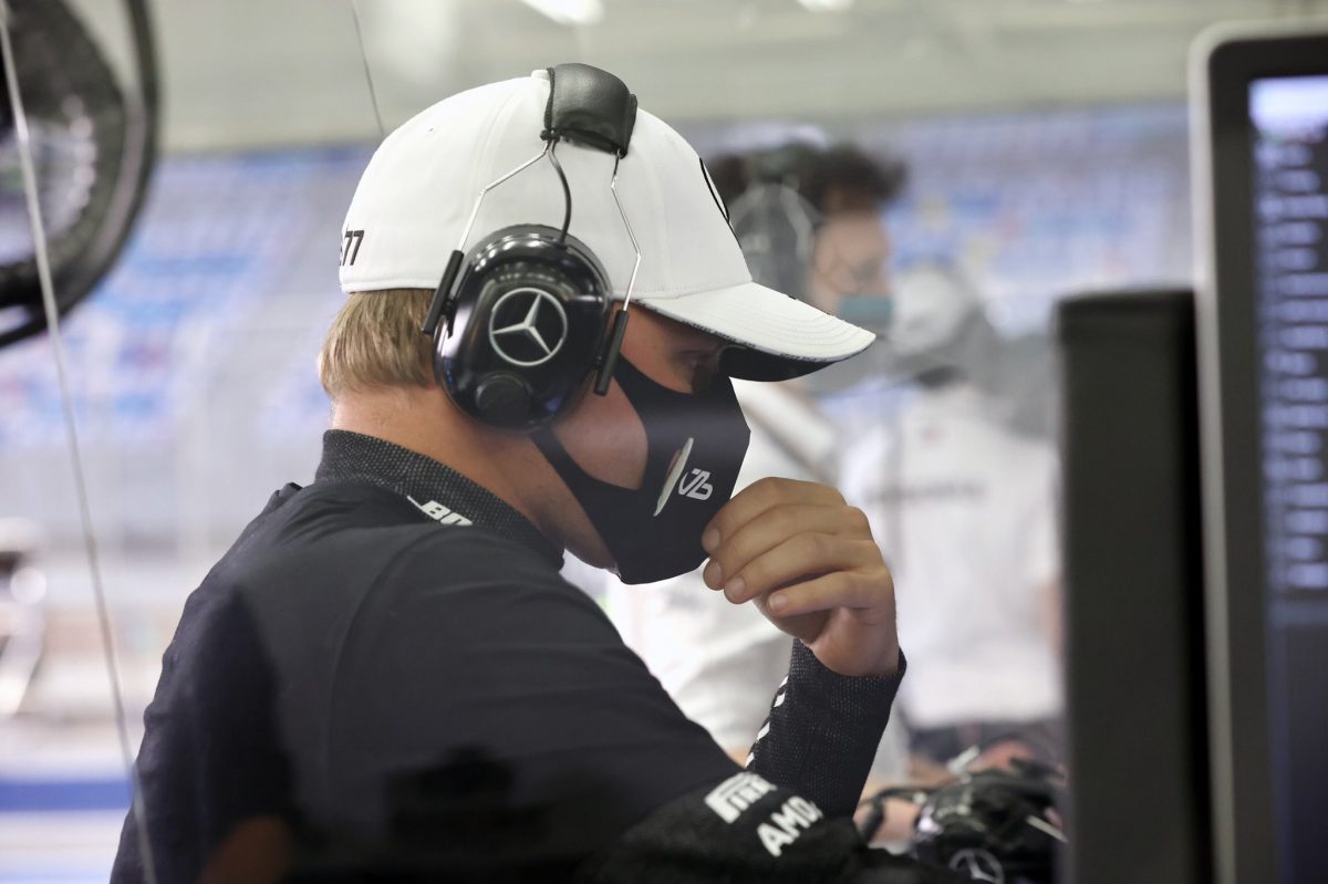 Bottas tiene un viernes difícil en Sakhir