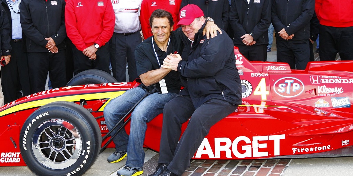 Junto a su ex jefe Chip Ganassi y su viejo Reynard-Honda número 4 con los que ganó dos títulos en la desaparecida CART.
