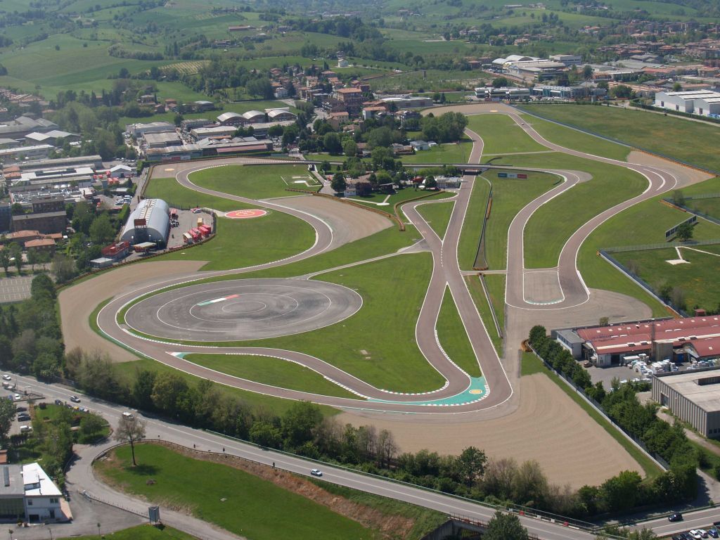 Ferrari entra en calor, los pilotos de la escudería comenzarán los entrenamientos en Fiorano