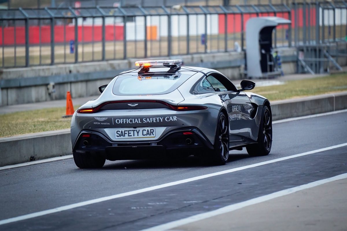 Aston Martin presentó, también, el coche de seguridad