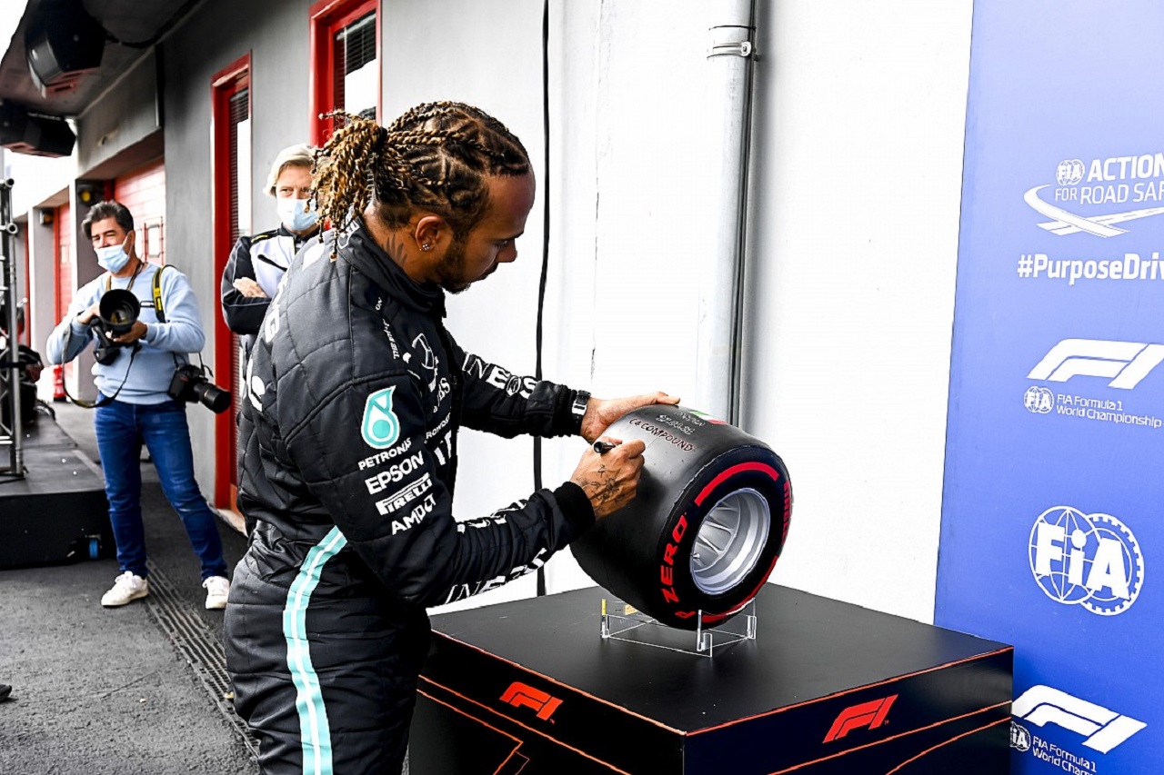 Hamilton a una pole de marcar un hito