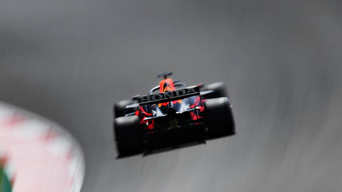 Verstappen :” El asfalto hace que todo sea más complicado aquí “