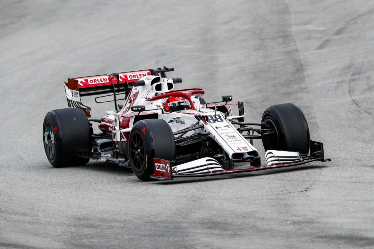 Red Bull y Alfa Romeo prueban los neumáticos 18” para 2022