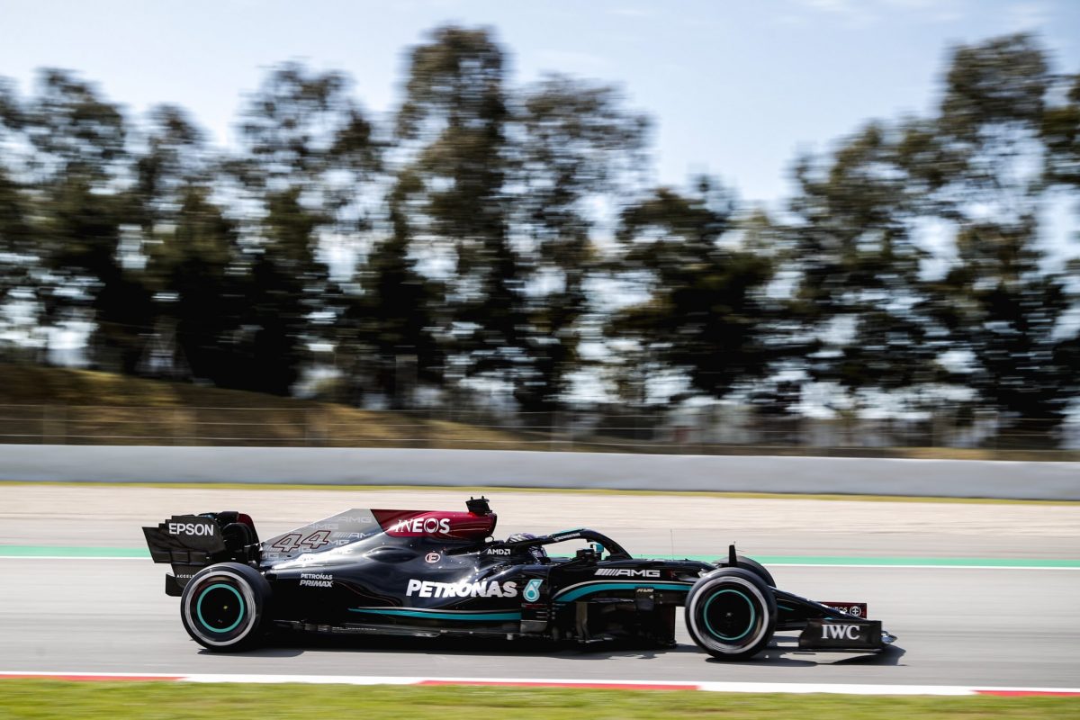 Lewis Hamilton lidera la segunda sesión libre en España