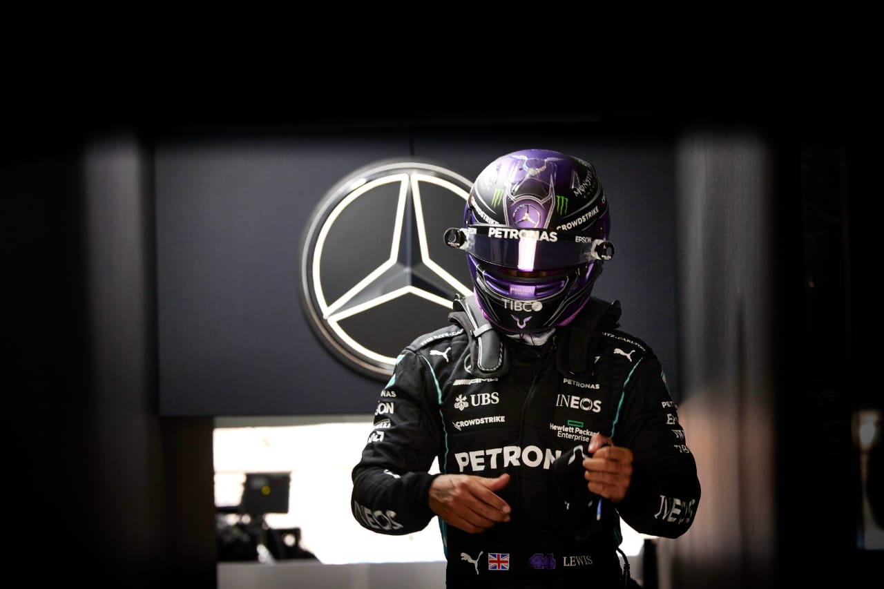 Hamilton no pudo con Verstappen y largará segundo