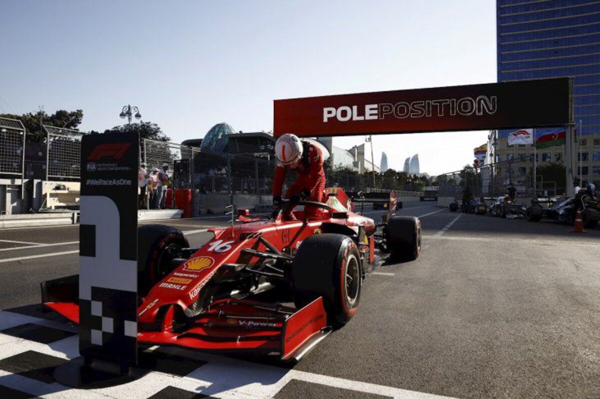 Charles Leclerc se queda con la pole en Bakú