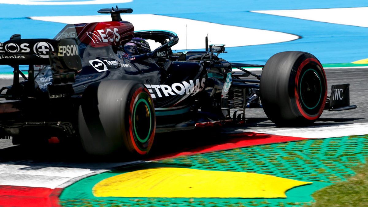 Lewis Hamilton sobre Red Bull :”Definitivamente tiene algo extra en el bolsillo”