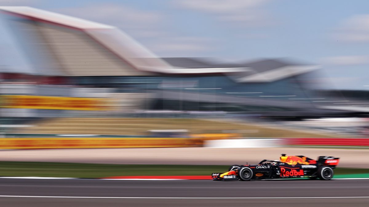 Verstappen lidera la primera y única práctica libre del viernes en Silverstone