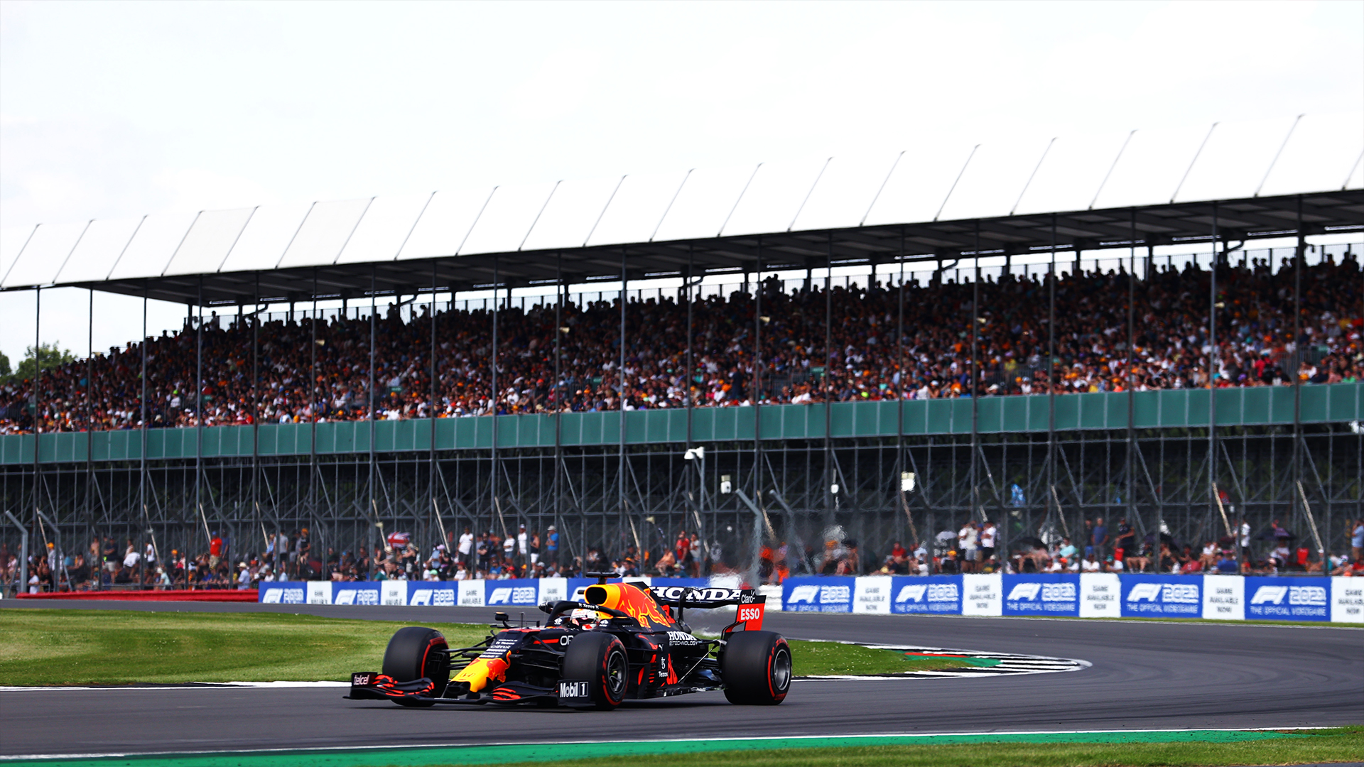 Verstappen lidera la segunda y última práctica en Silverstone