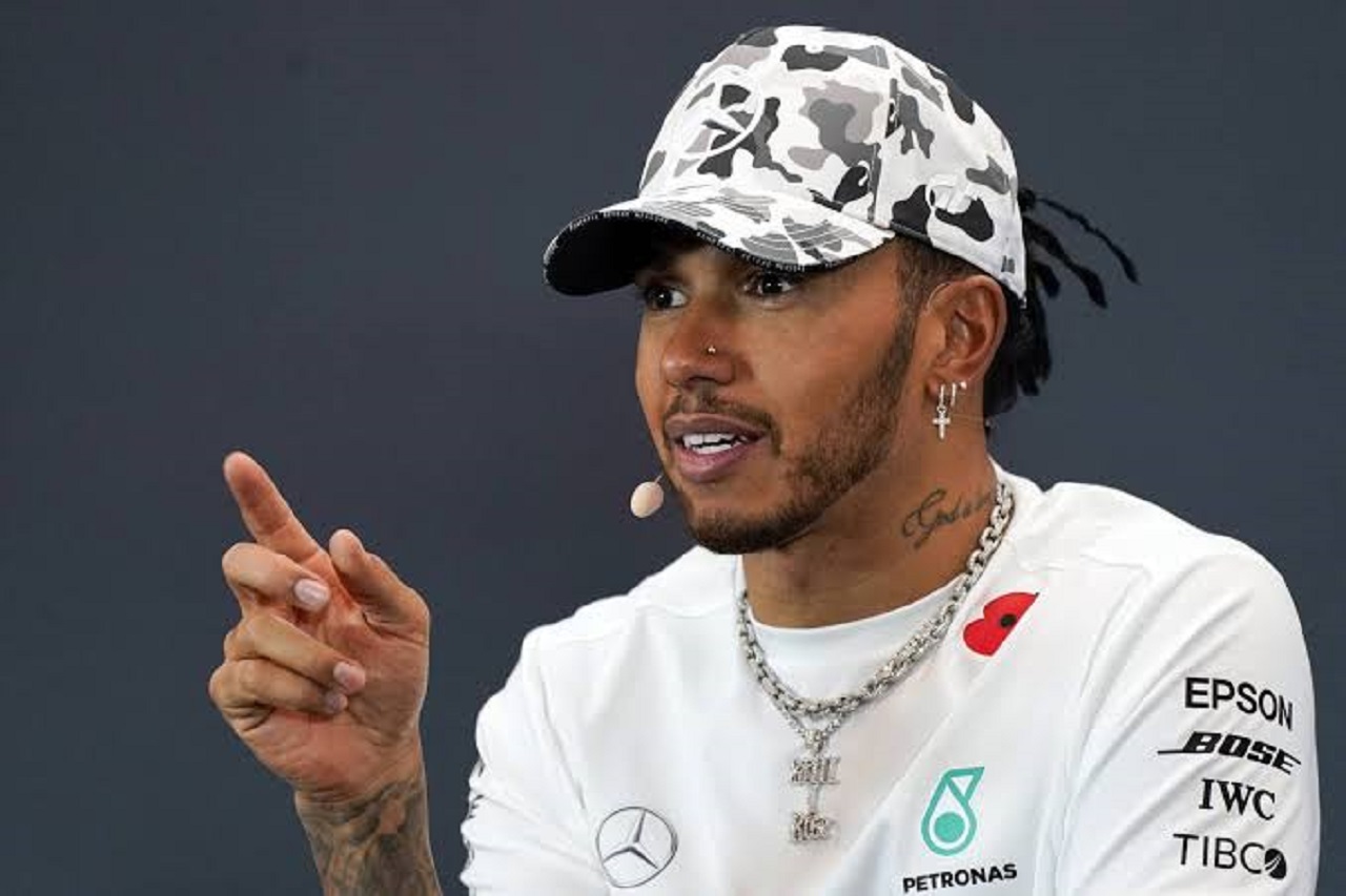 Hamilton sobre Verstappen: “No tiene que ser tan agresivo”