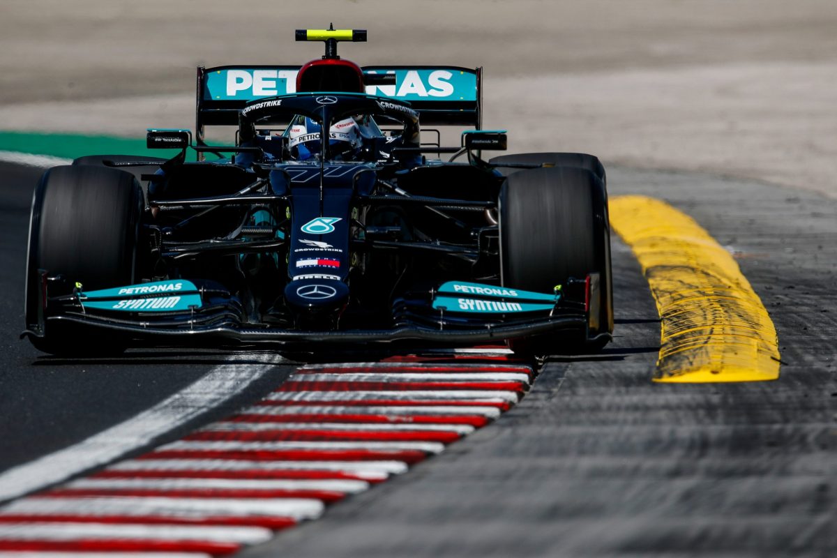 Bottas se queda con el mejor tiempo en la segunda sesión de viernes en Budapest