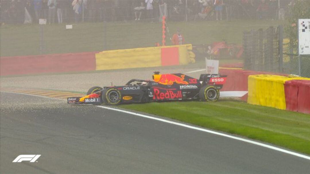 Verstappen causa bandera roja, pero lidera la última sesión del viernes en Spa