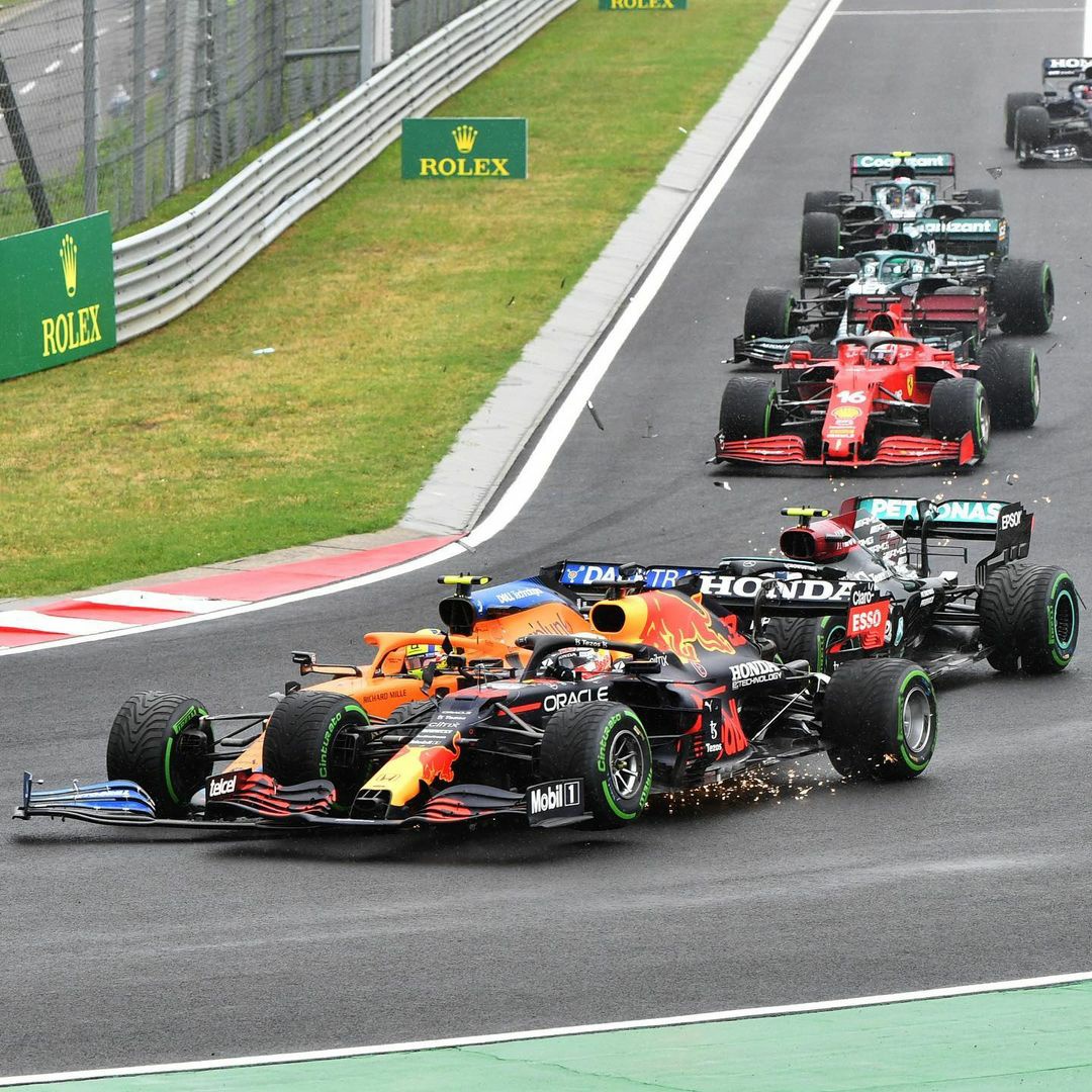 Verstappen enojado :” Otra vez arruinado por un Mercedes”