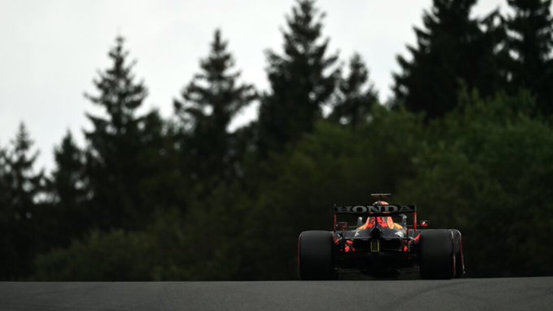 Max Verstappen no se preocupa por el daño en el coche