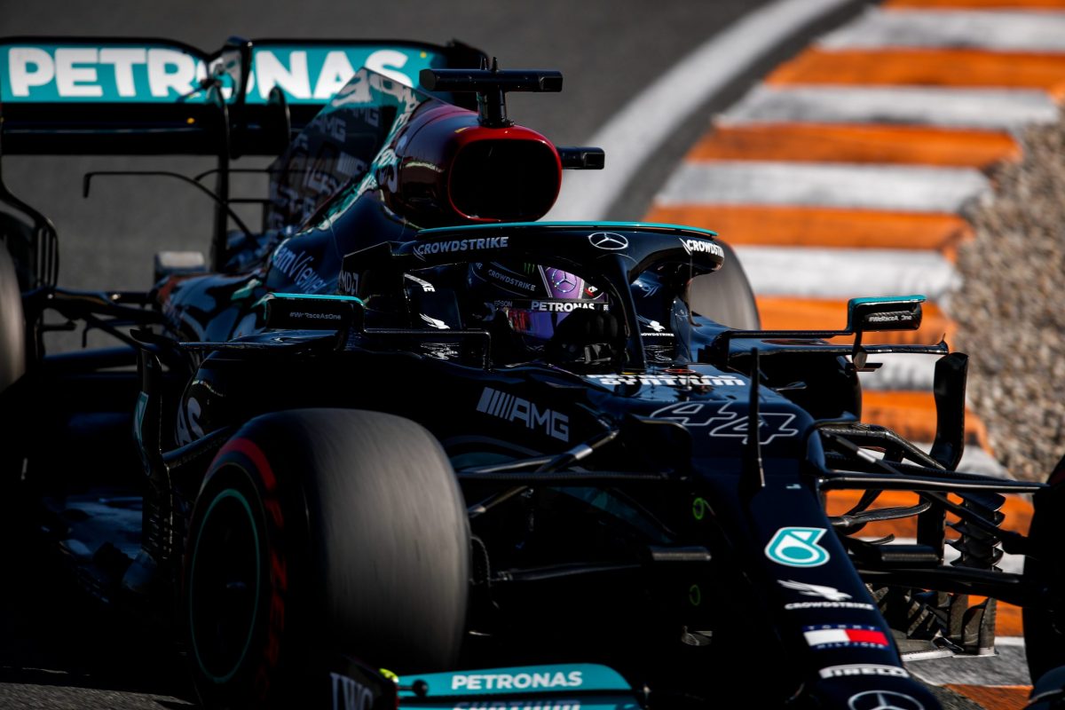 Hamilton:”Max se merece la pole, hizo un trabajo fantástico”