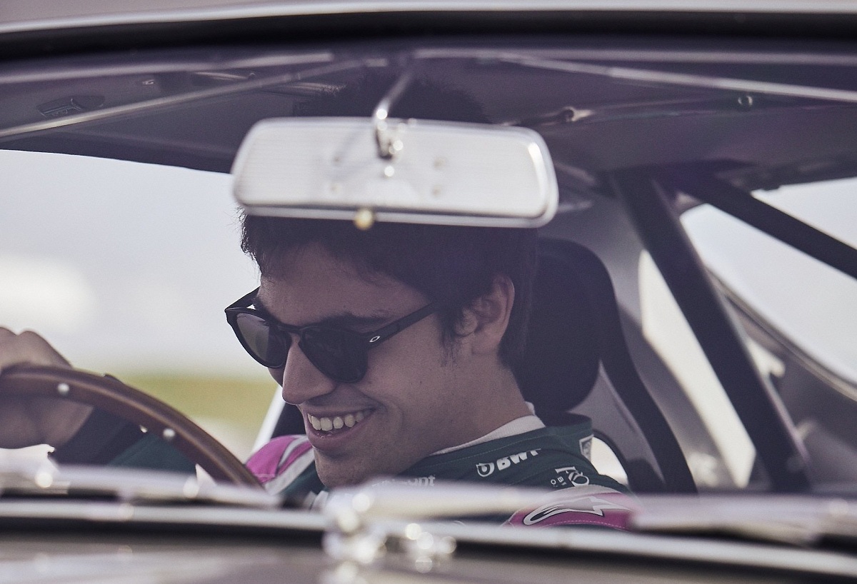 Stroll también se subió al Aston Martin de James Bond.