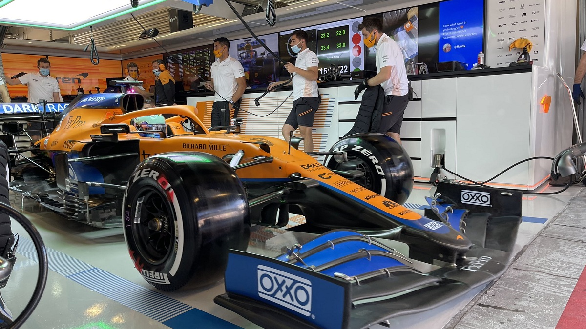 Ricciardo sale a FP2 luego del cambio de motor.