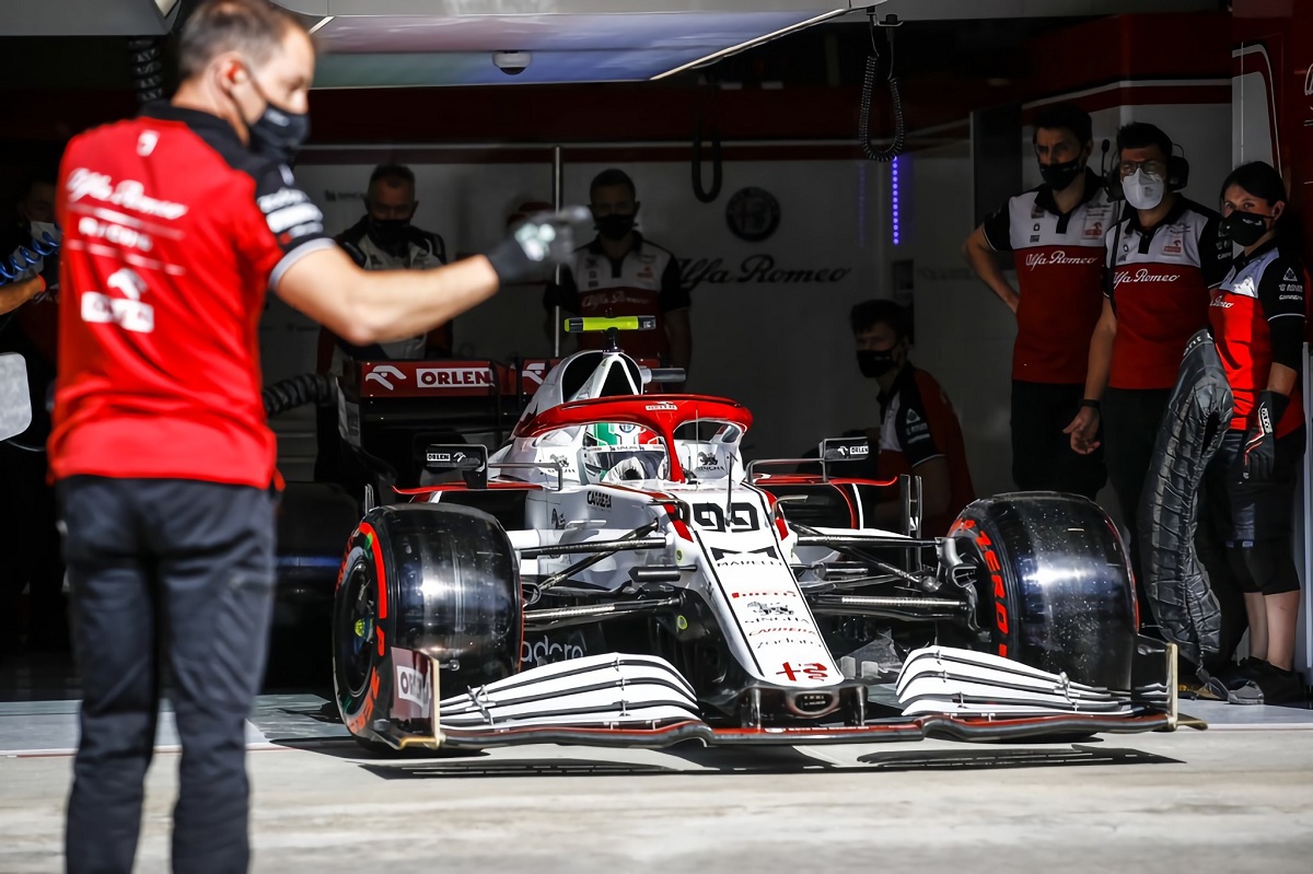 Giovinazzi sale a FP2 a dar la sorpresa del día.