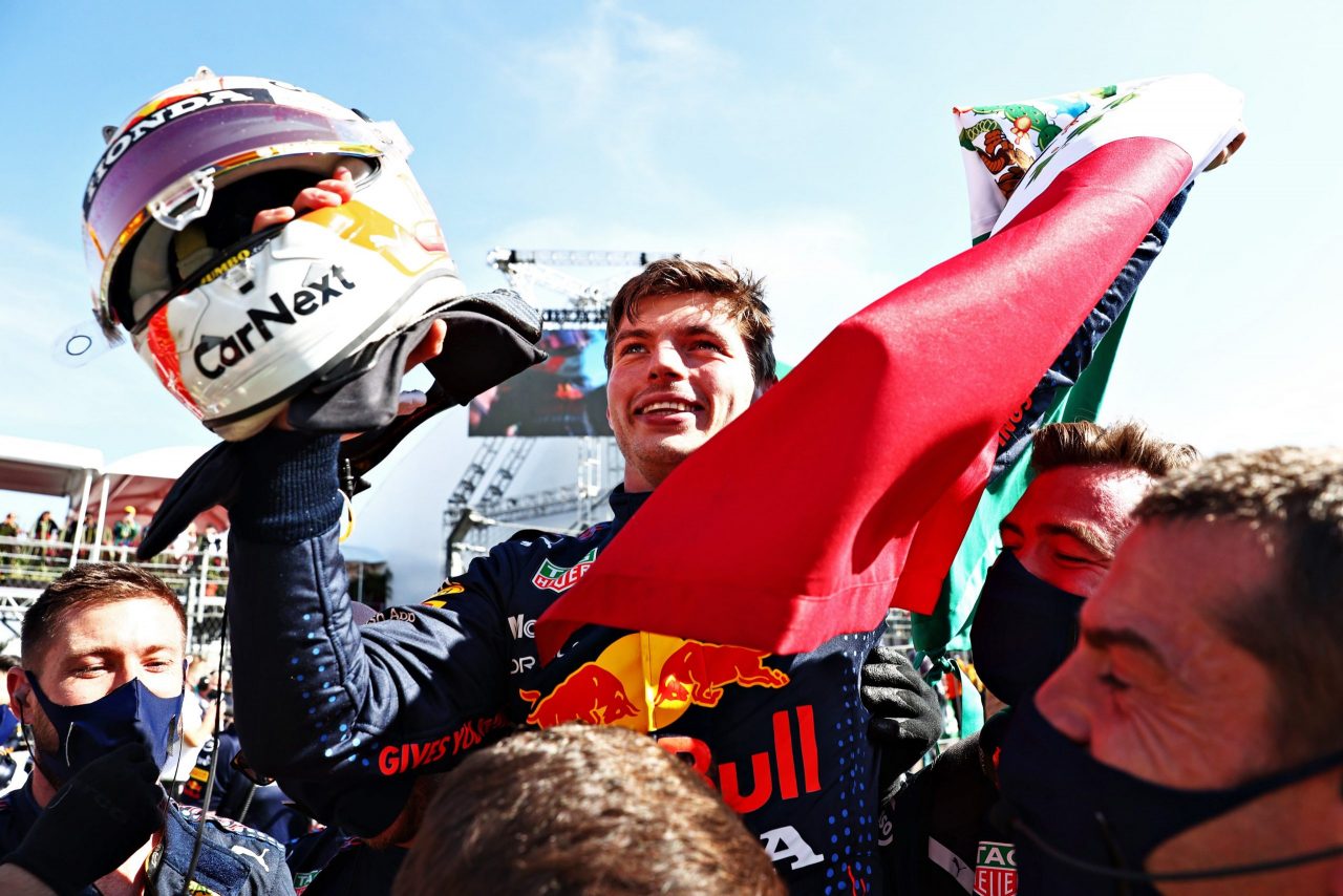 Verstappen gana en una verdadera F1ESTA en México y se escapa en el mundial