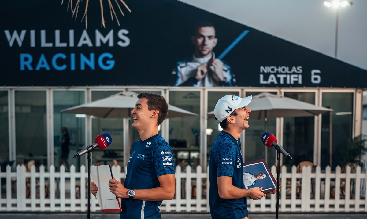 Russell y Latifi en rueda de prensa.