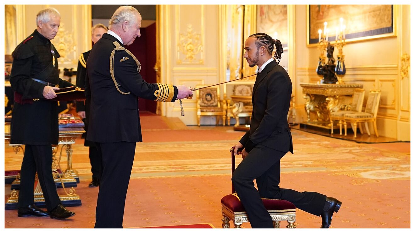 Lewis Hamilton fue honrado en el Castillo de Windsor por el Príncipe Carlos