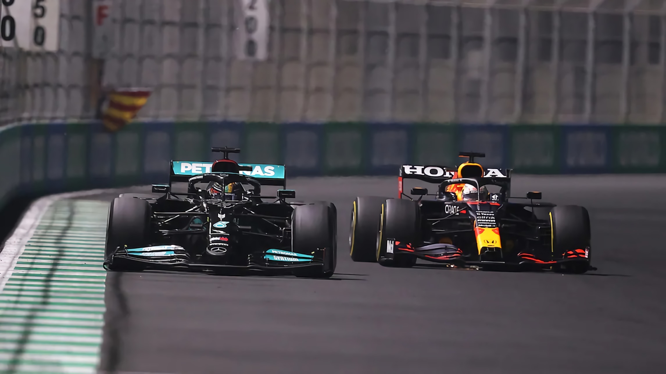 Verstappen: “Quería dejarlo pasar pero Hamilton no quería adelantar”