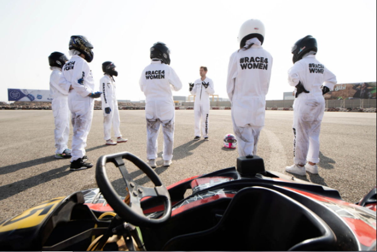 Vettel predica con el ejemplo y creó la :”Carrera para mujeres” en Arabia Saudita