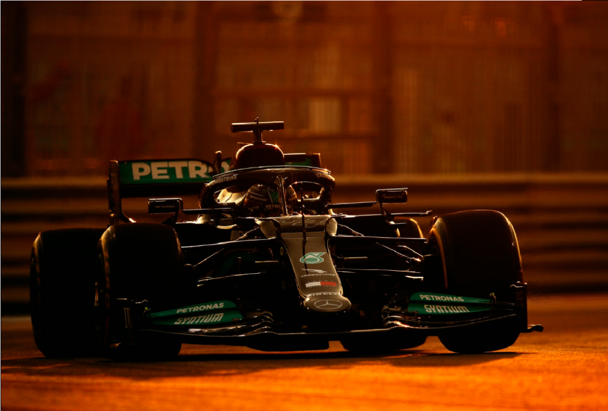Lewis Hamilton se impone en las segundas prácticas libres de Abu Dhabi