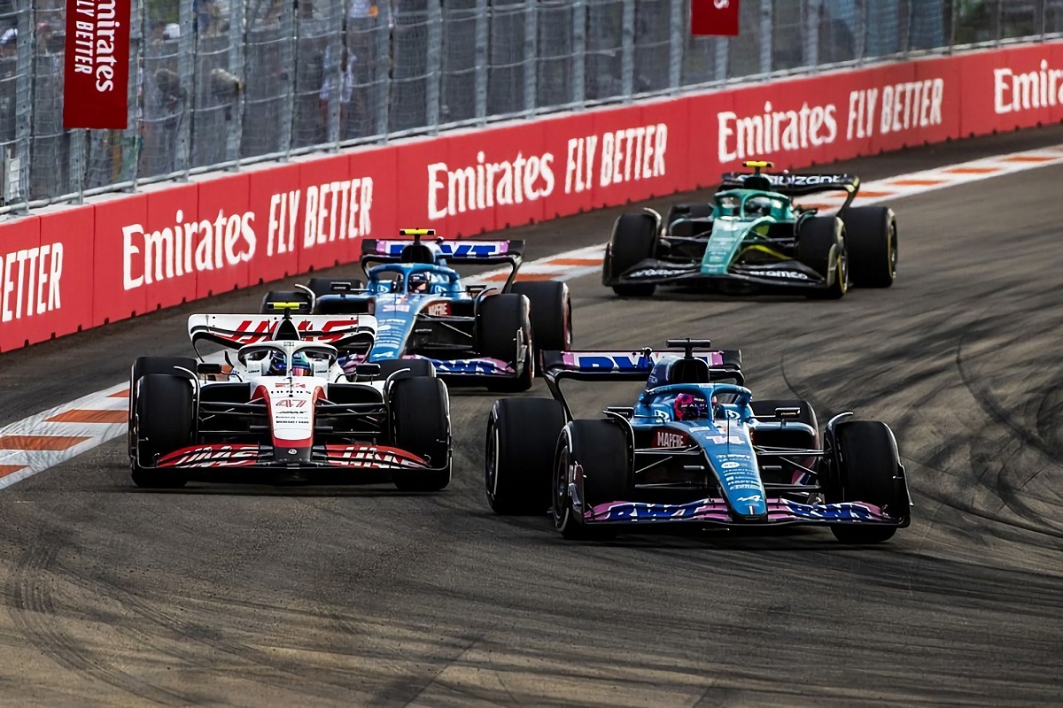 Alonso escapando de Schumacher, Ocon y Vettel; luego vendría el error en la chicana que le costaría los puntos. (Getty Images)