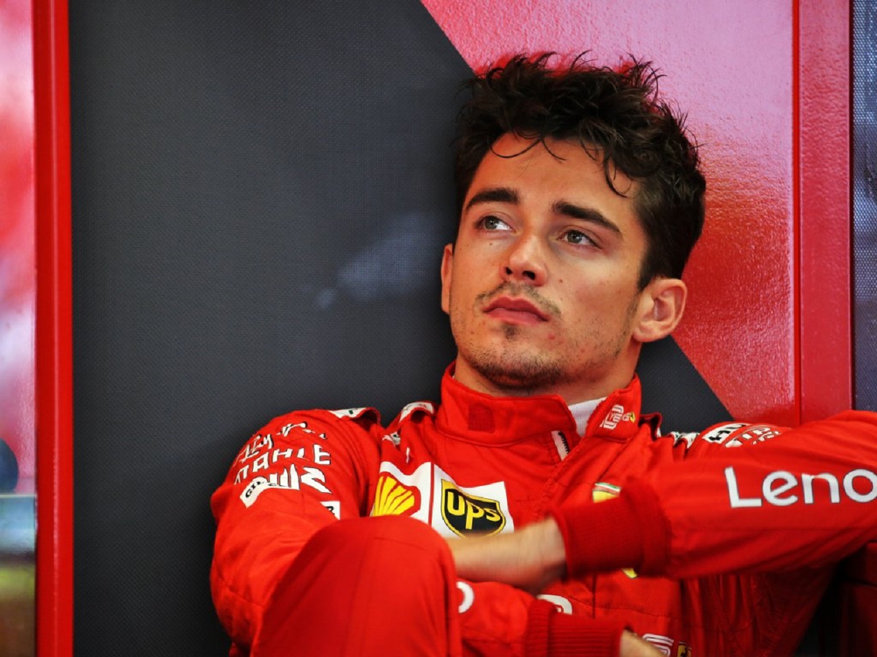 Leclerc enojado con el equipo tras el desastre en pits