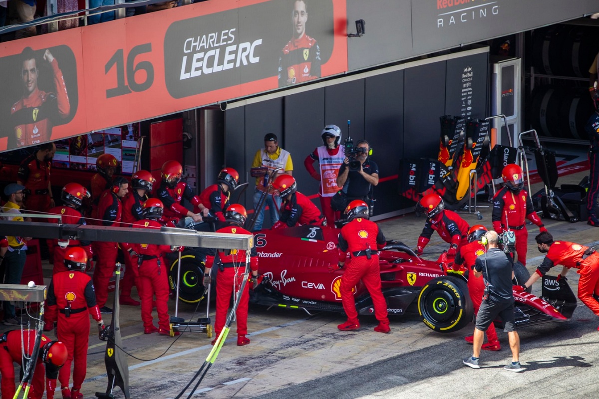 Leclerc abandona por problemas de potencia. (Sam Bloxham)