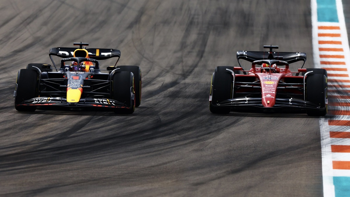Verstappen supera a Leclerc en la vuelta 9. (Red Bull Racing)