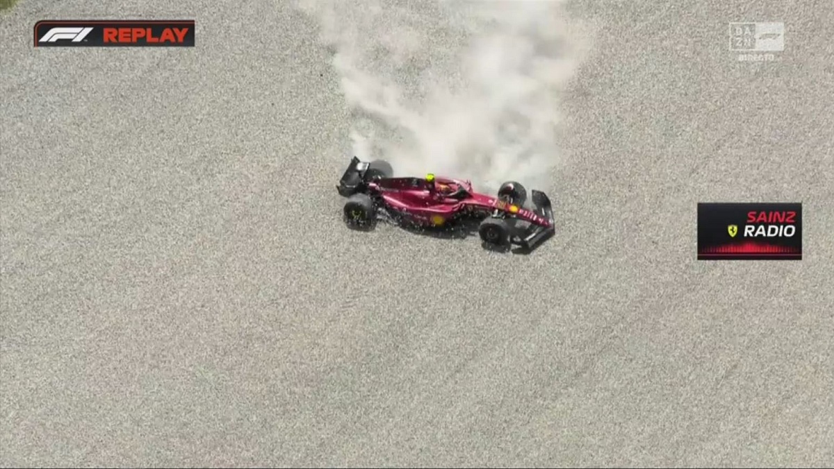 Una ráfaga de viento desestabilizó a Sainz en el ingreso a la curva 4. (Imagen TV DAZN)