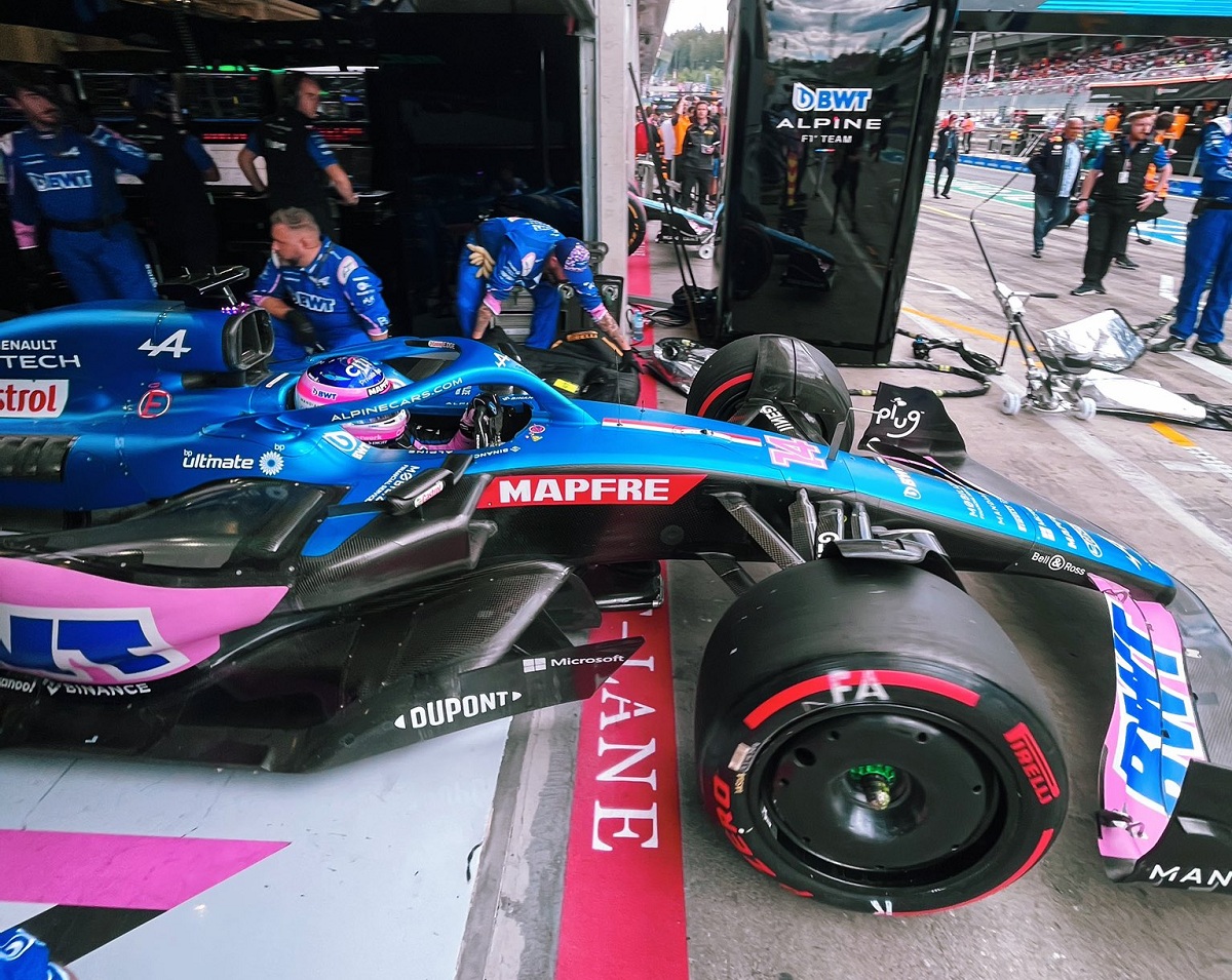 Alonso rumbo a la parrilla de salida, el drama vendría después. (BWT Alpine F1 Team)