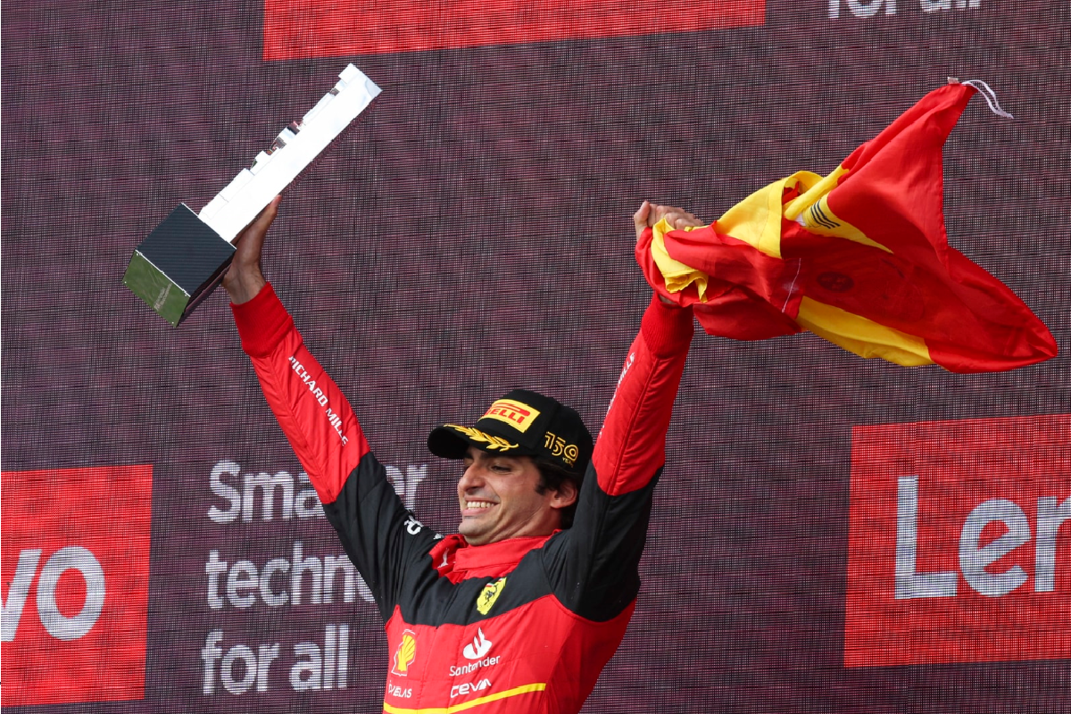 Carlos Sainz obtiene su primera victoria en una intensa carrera en Silverstone