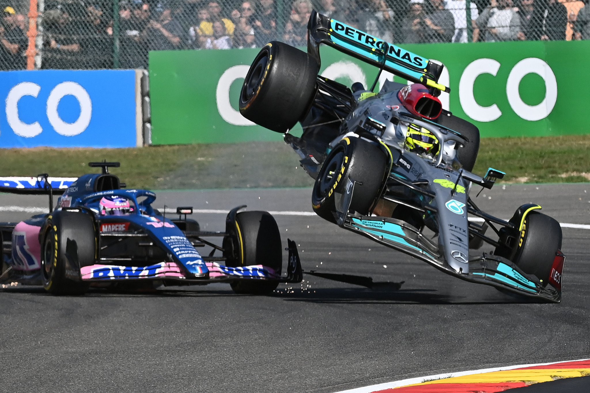 Alonso sobre Hamilton: “Sólo sabe conducir cuando sale primero”