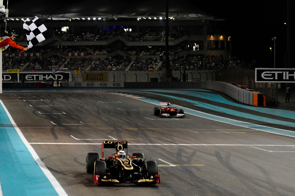 2012. Räikkönen volvió a llevar el nombre de Lotus a lo más alto del podio en Abu Dhabi y lo volvería a repetir en Melbourne al año siguiente. (Archivo / Patrik Lundin)
