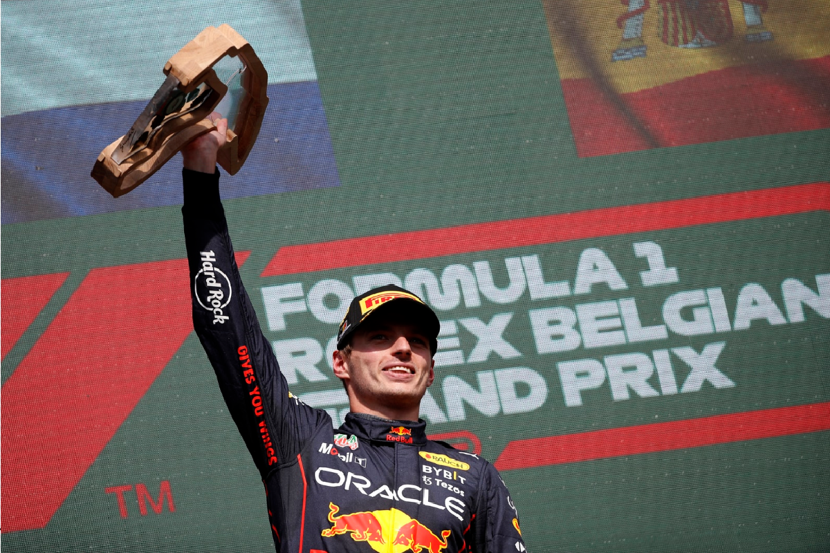 Verstappen gana desde el puesto 13° en Spa, acompañado de Pérez