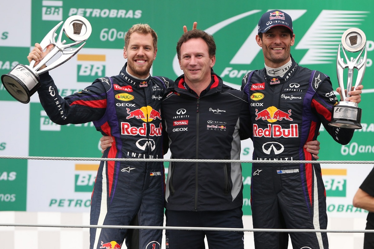 Brasil 2013. Vettel y los cuernitos a Horner, una travesura con el jefe. (Emily Davenport)
