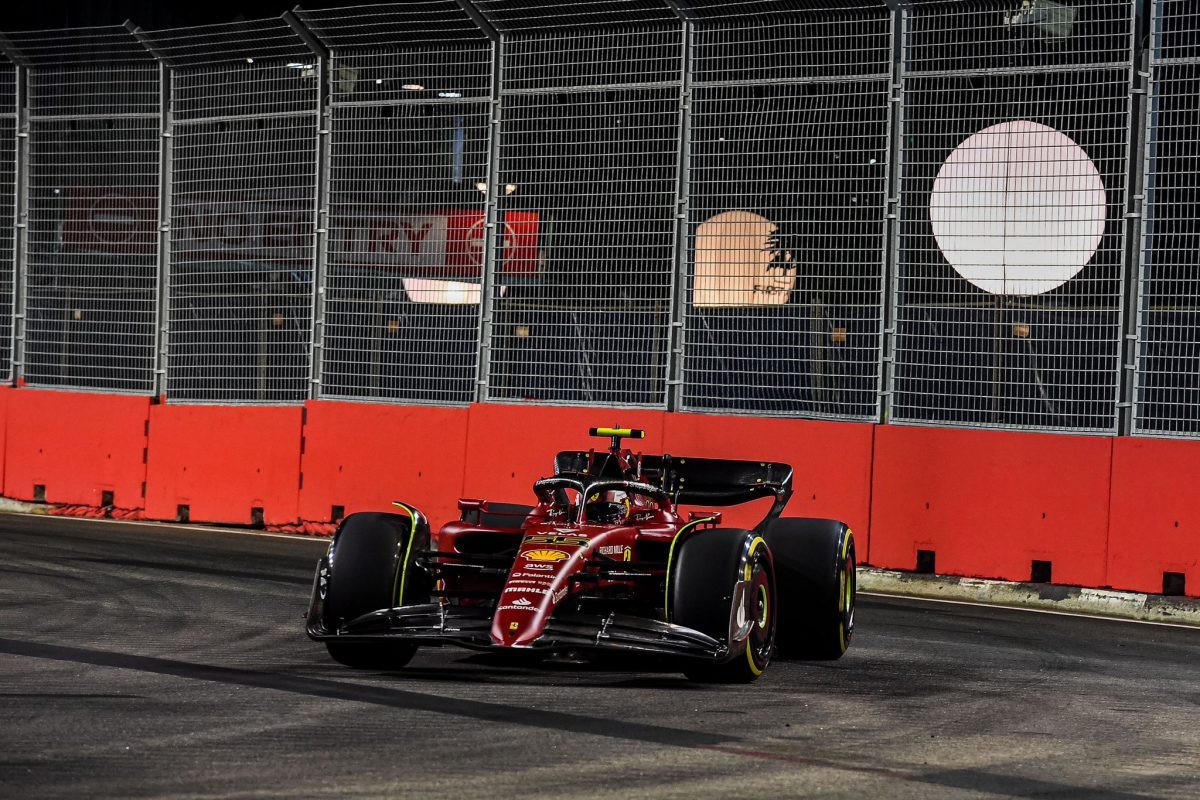 Sainz lidera 1-2 a Ferrari en la FP2 del GP de Singapur