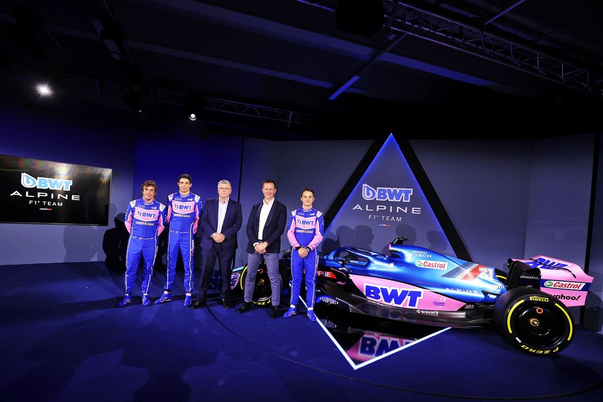 Alonso, Ocon, Szafnauer, Rossi y Piastri en la presentación del A522 en febrero de este año. (Archivo / Getty Images).