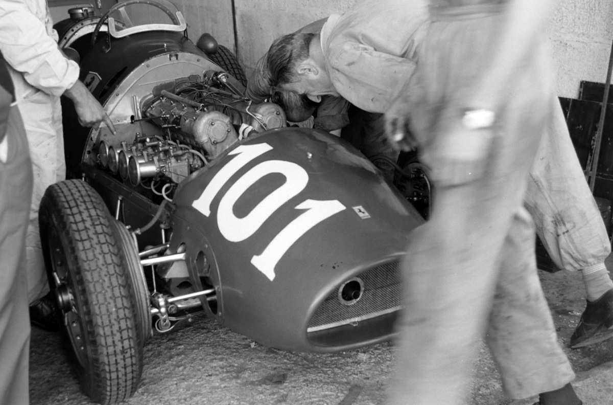 Nürburgring 1952. Una de las pocas veces que se utilizaron números de tres cifras; la Ferrari de Ascari con el 101. (Archivo / Motorsport Images)