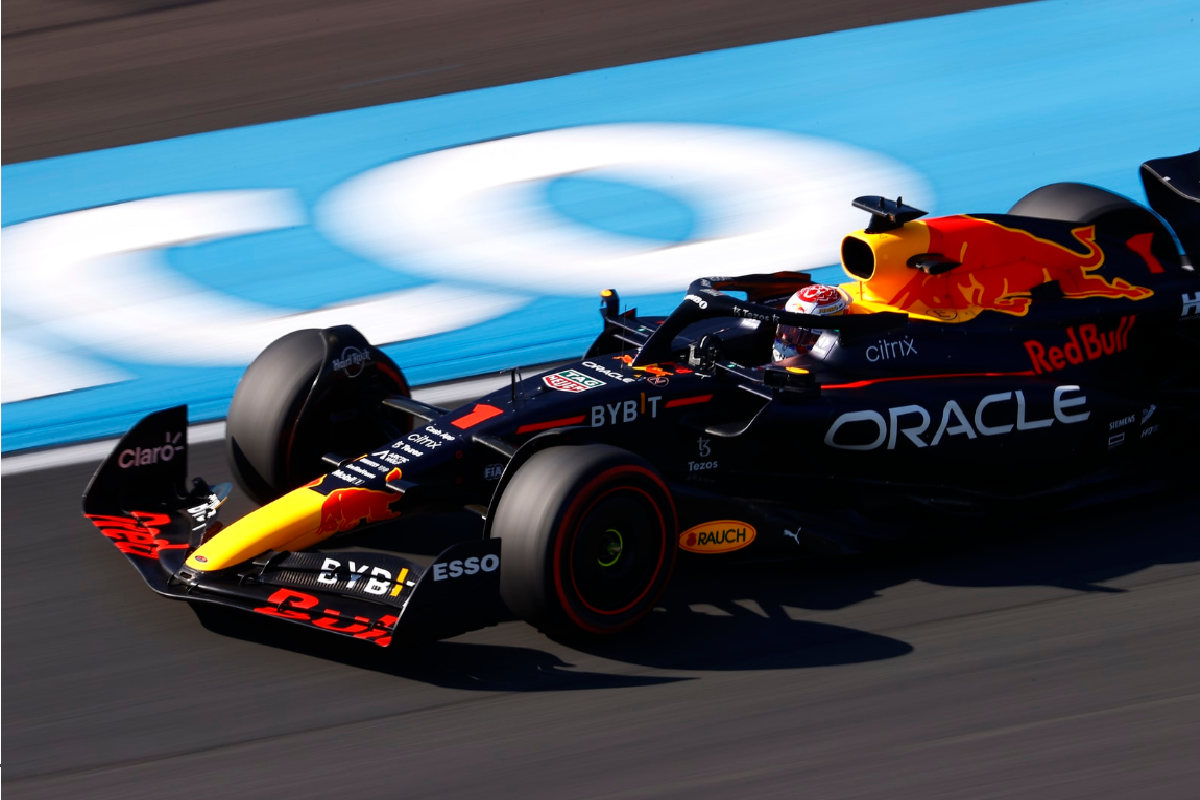 Verstappen hace la pole en Zandvoort frente a su público