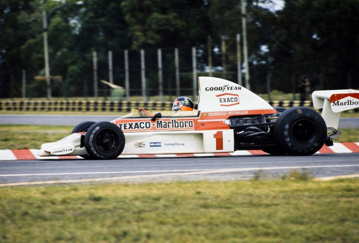 Argentina 1975. Emerson Fittipaldi estrenó la nueva regla sobre la numeración: el campeón vigente llevará el 1. (Archivo / Motorsport Images)