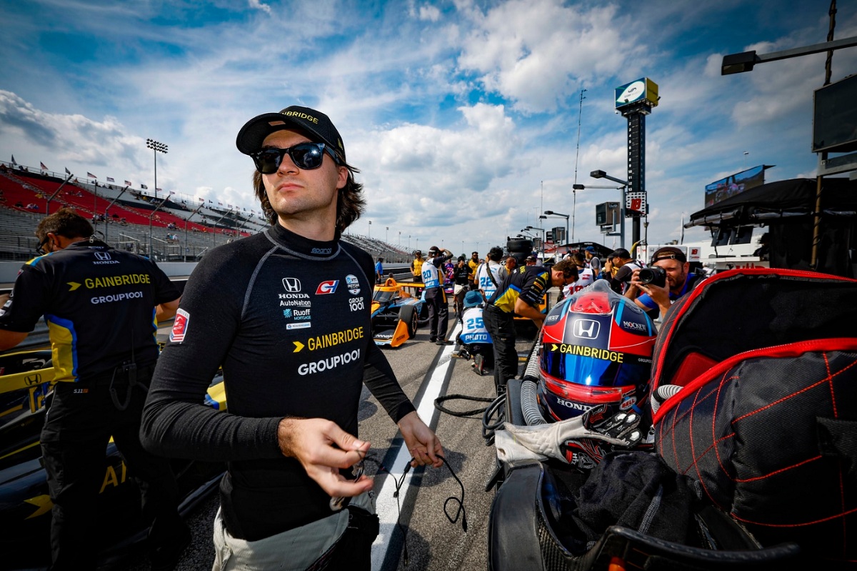 Herta alistándose para salir a pista en el óvalo de Gateway en agosto pasado. (Michael L. Levitt)