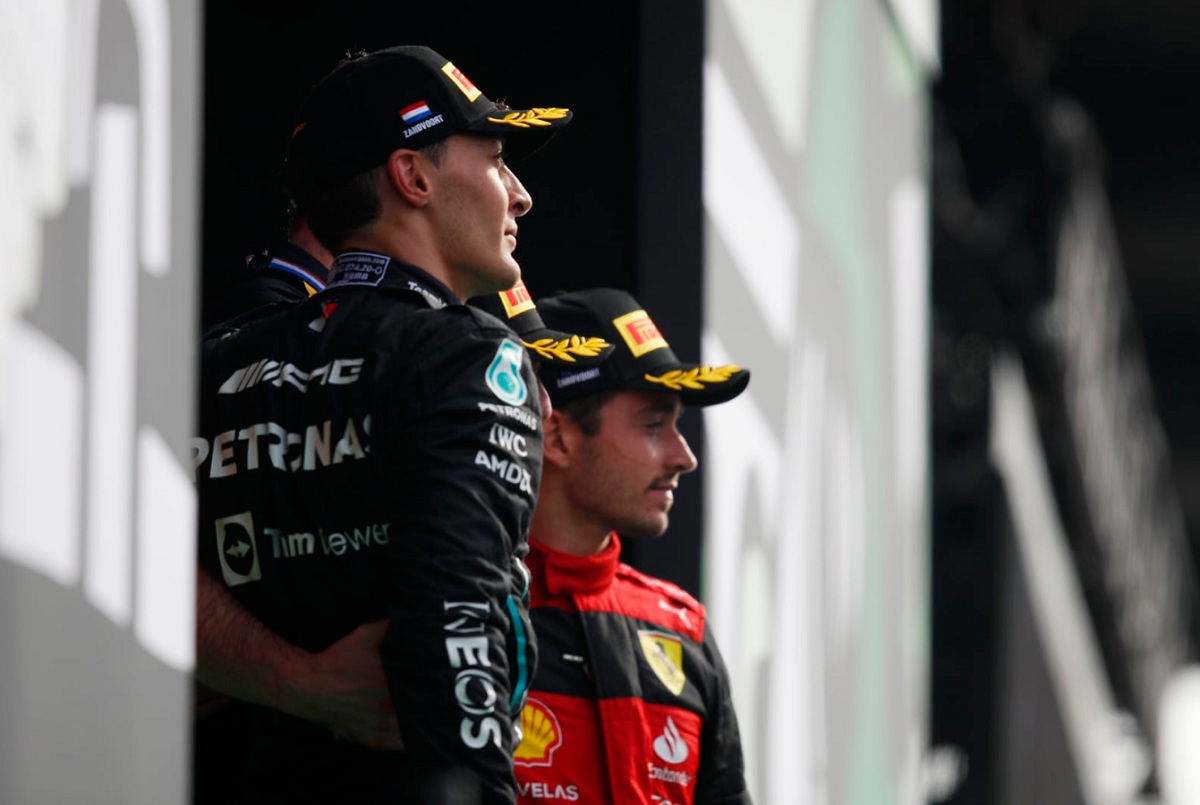 Charles Leclerc junto a George Russell. (Archivo / Getty Images)