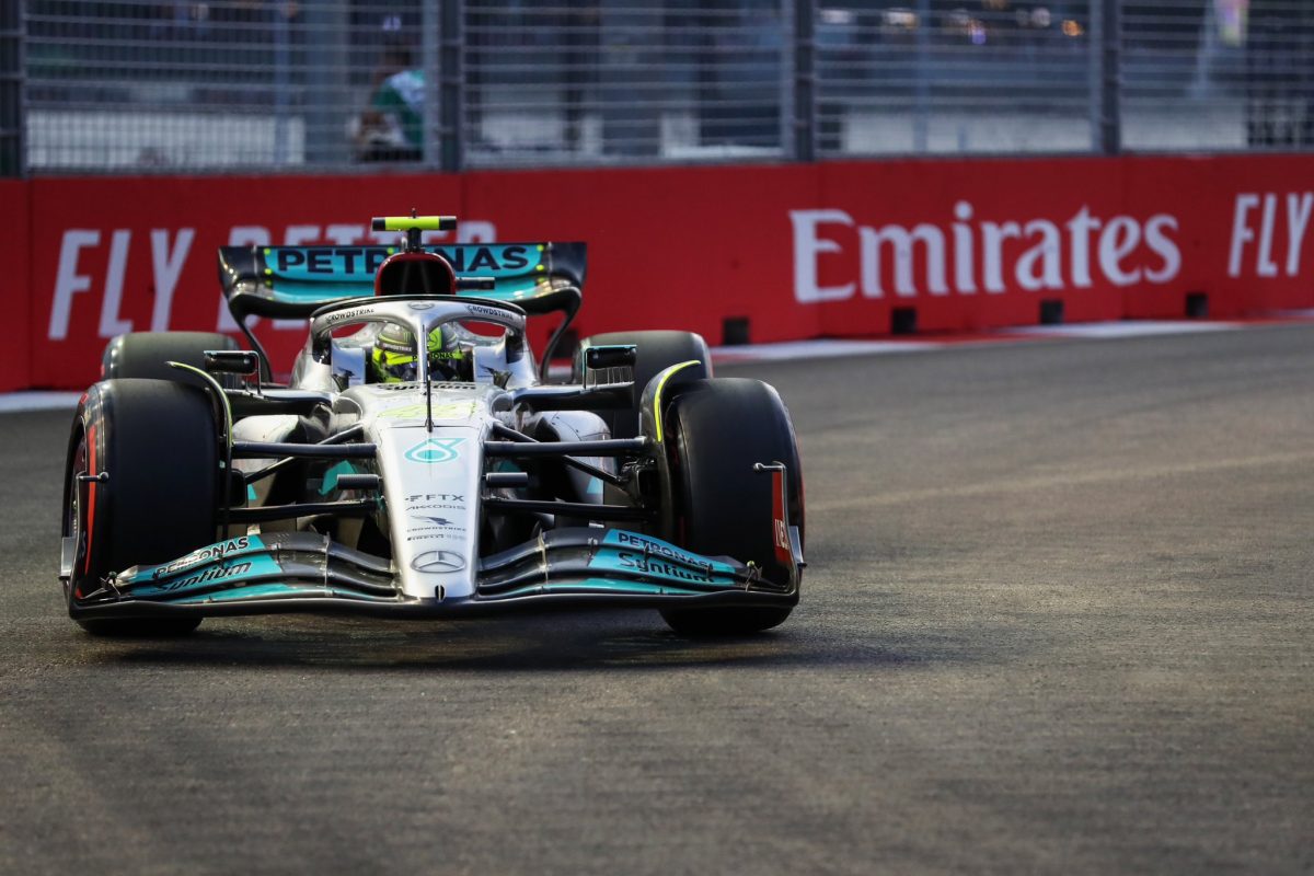 FIA no multa a Hamilton pero sí a Mercedes