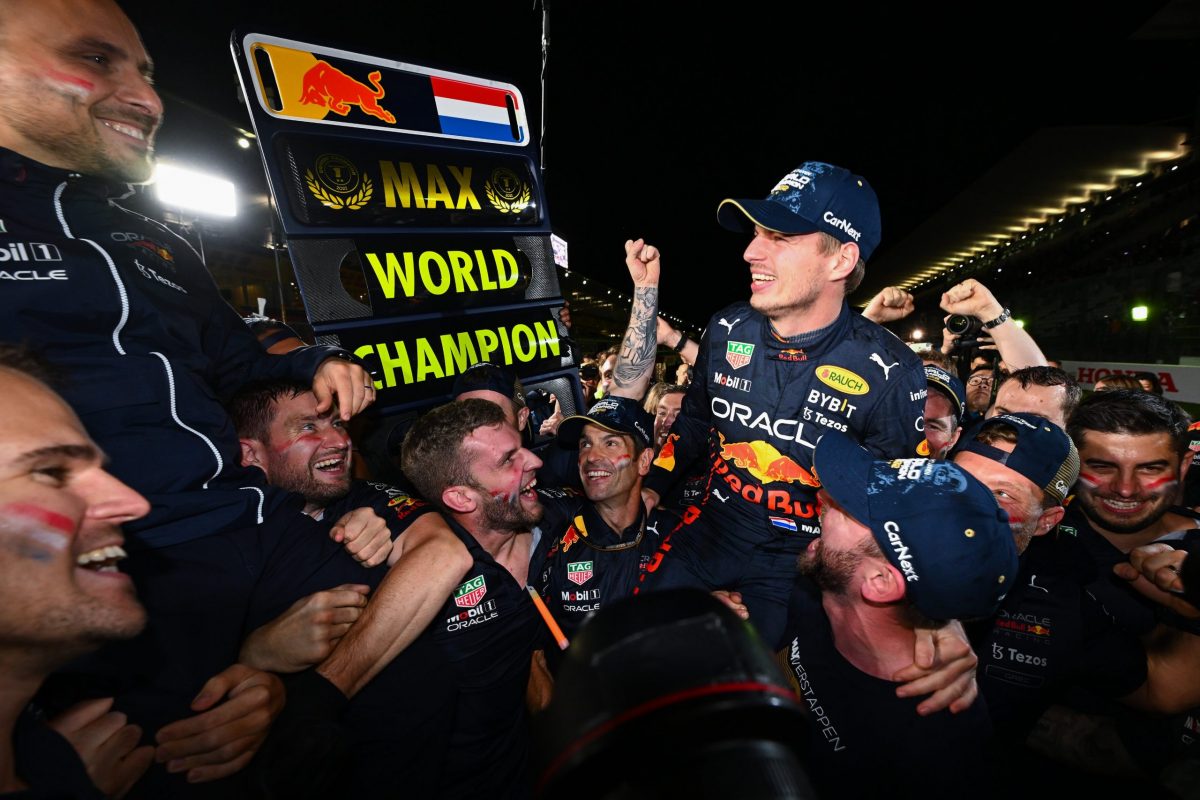 Verstappen celebra el bicampeonato de F1 tras confusión en Japón: “Increíble año”