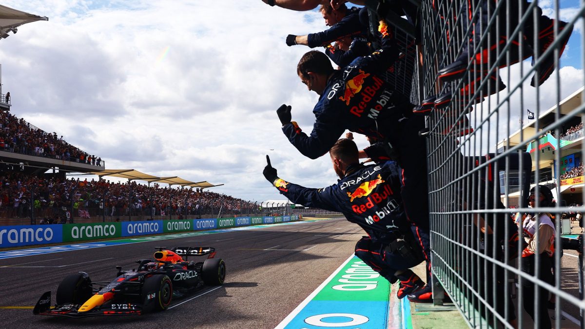 Verstappen celebra la recuperación y dedica la victoria estadounidense a Mateschitz